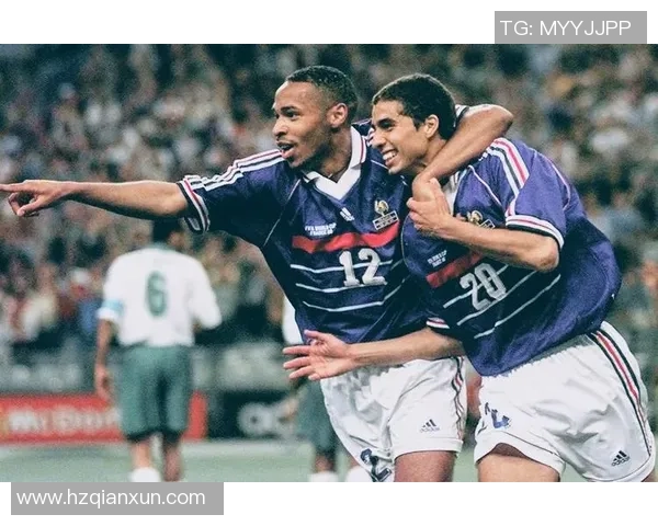 历代足球巨星汇聚一堂全明星阵容回顾与分析