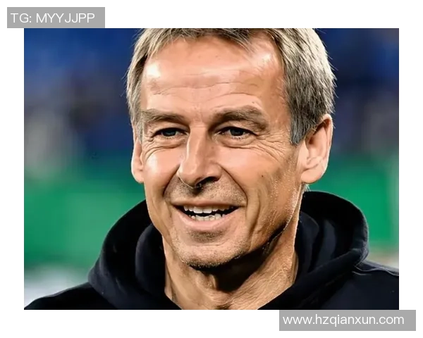 轰炸机足球明星的传奇之路与辉煌成就揭秘